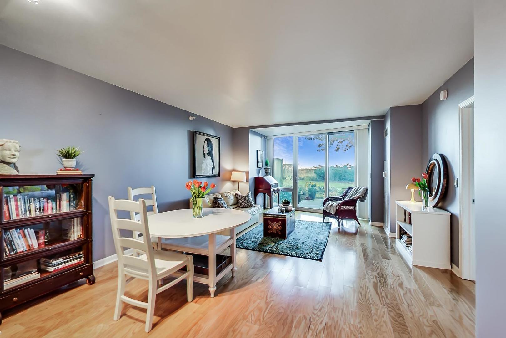 807 Davis Street, Unit 710 Evanston, IL 60201 - Photo 3 of 24
