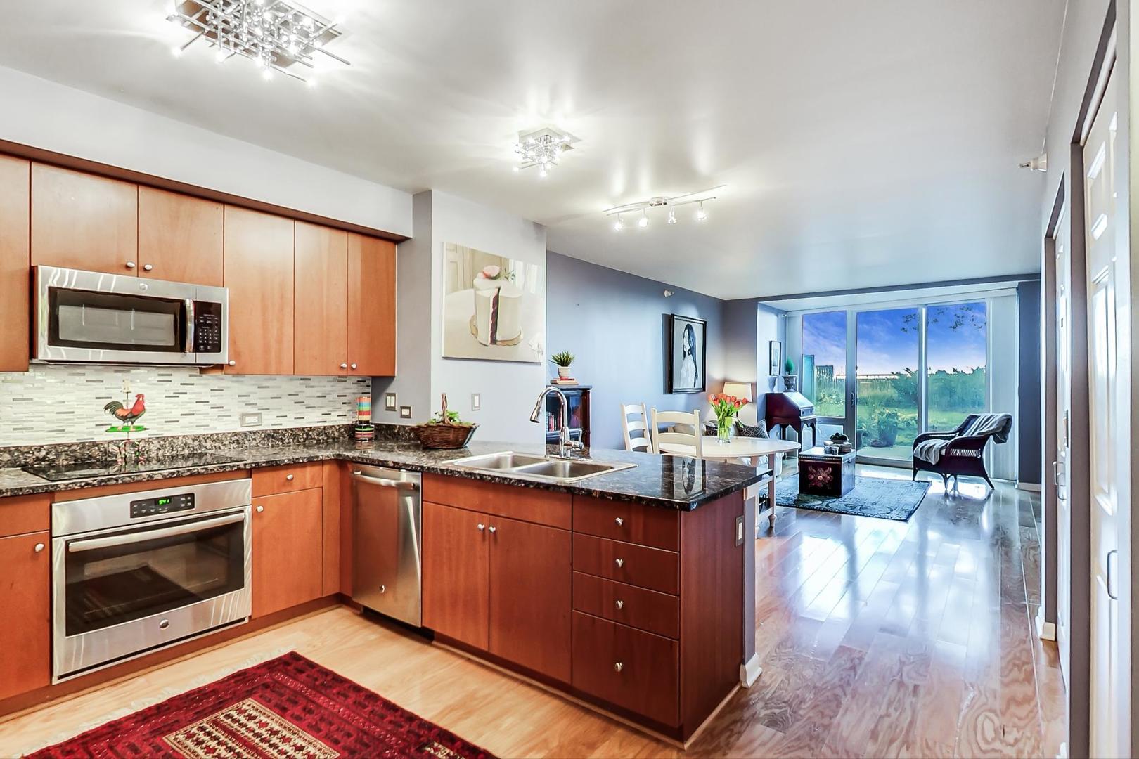 807 Davis Street, Unit 710 Evanston, IL 60201 - Photo 5 of 24