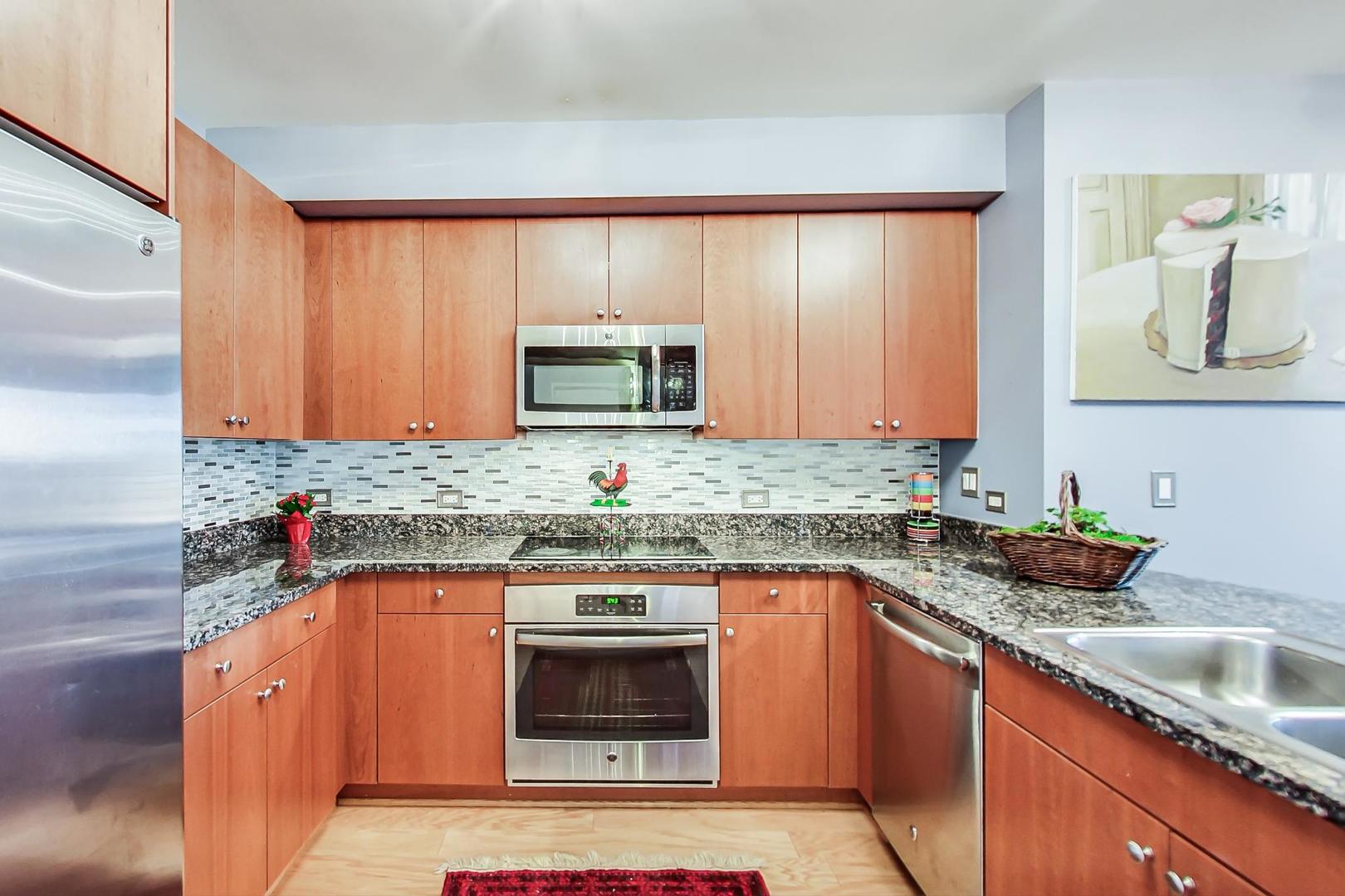 807 Davis Street, Unit 710 Evanston, IL 60201 - Photo 6 of 24