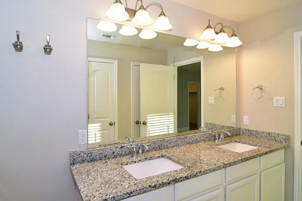 $2,500 | 1050 Kenney Fort Crossing, Unit 22, Round Rock, TX 78665