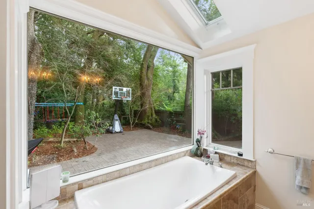 $2,285,000 | 94 Sir Francis Drake Boulevard, Ross, CA 94957