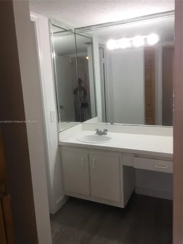 $1,800 | 9229 Southwest 87th Avenue, Unit D7, Miami, FL 33176