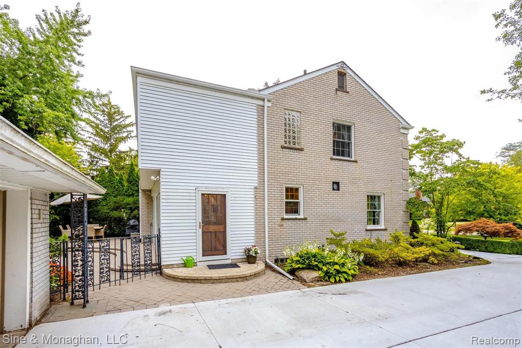653 Middlesex Road Grosse Pointe Park, MI 48230 - Photo 3 of 54