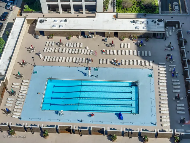 $399,900 | 1455 North Sandburg Terrace, Unit 209B, Chicago, IL 60610