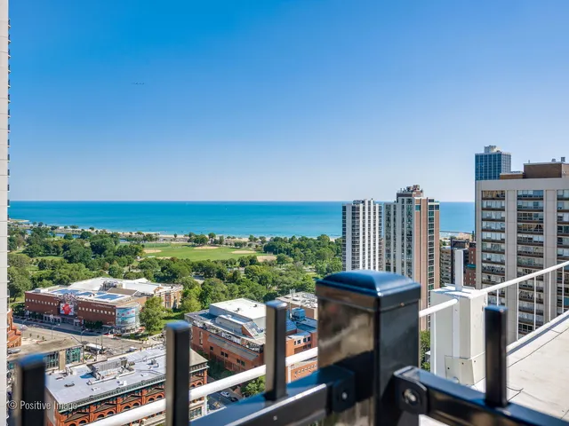 $399,900 | 1455 North Sandburg Terrace, Unit 209B, Chicago, IL 60610