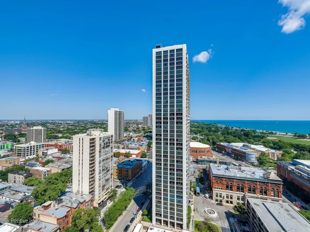 $399,900 | 1455 North Sandburg Terrace, Unit 209B, Chicago, IL 60610
