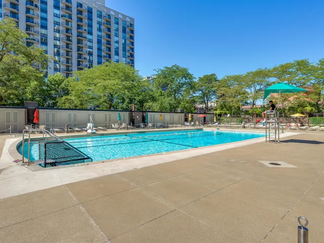 $399,900 | 1455 North Sandburg Terrace, Unit 209B, Chicago, IL 60610