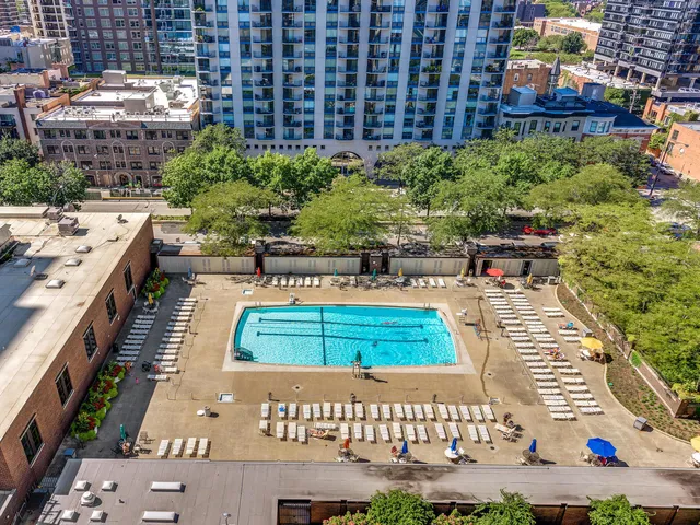 $399,900 | 1455 North Sandburg Terrace, Unit 209B, Chicago, IL 60610