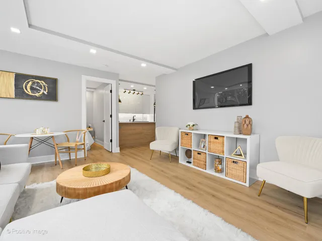 $399,900 | 1455 North Sandburg Terrace, Unit 209B, Chicago, IL 60610