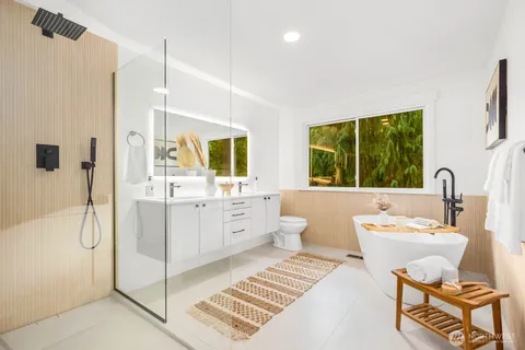 $1,649,000 | 3218 218th Avenue Southeast, Sammamish, WA 98075