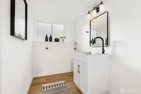 $1,649,000 | 3218 218th Avenue Southeast, Sammamish, WA 98075