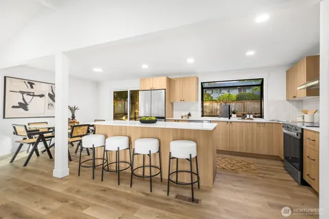 $1,649,000 | 3218 218th Avenue Southeast, Sammamish, WA 98075