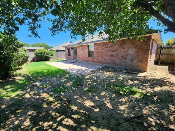 $1,950 | 504 Ryan Street, Saginaw, TX 76179