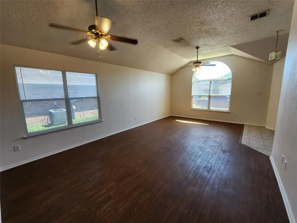 $1,950 | 504 Ryan Street, Saginaw, TX 76179