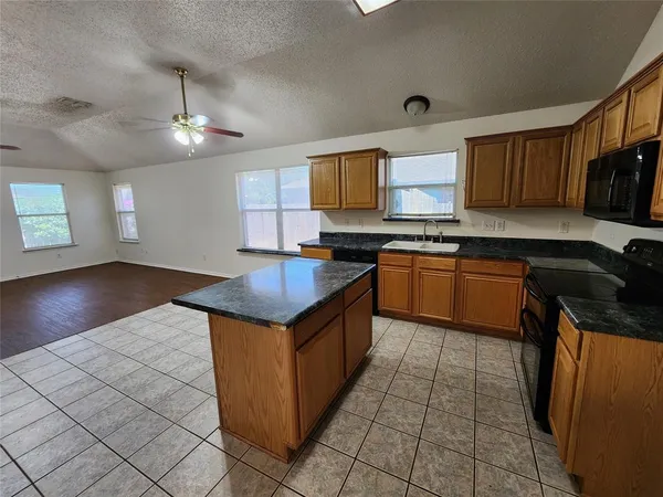 $1,950 | 504 Ryan Street, Saginaw, TX 76179