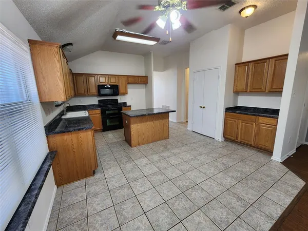 $1,950 | 504 Ryan Street, Saginaw, TX 76179