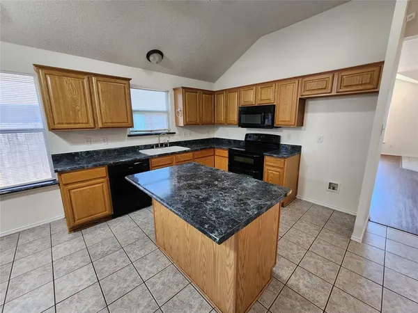 $1,950 | 504 Ryan Street, Saginaw, TX 76179