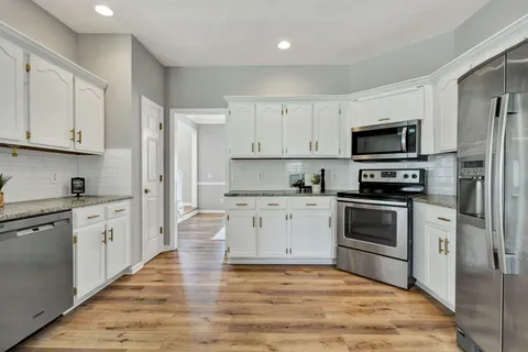 $514,900 | 6806 Anchorage Lane, Hixson, TN 37343
