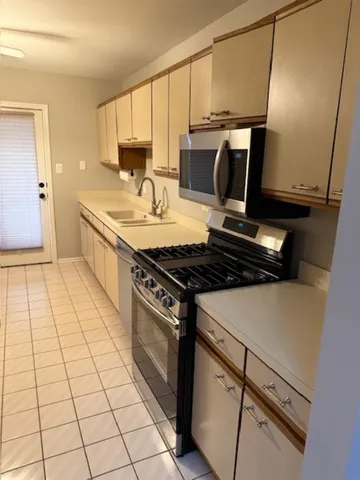 $2,500 | 9334 Drummond Drive, Unit 9334, Tinley Park, IL 60487