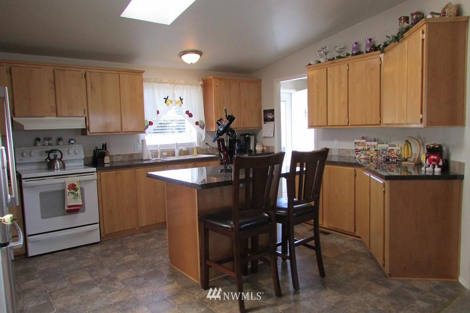 3055 Rd F Northeast Moses Lake, WA 98837 - Photo 3 of 22 Gallery Image 3