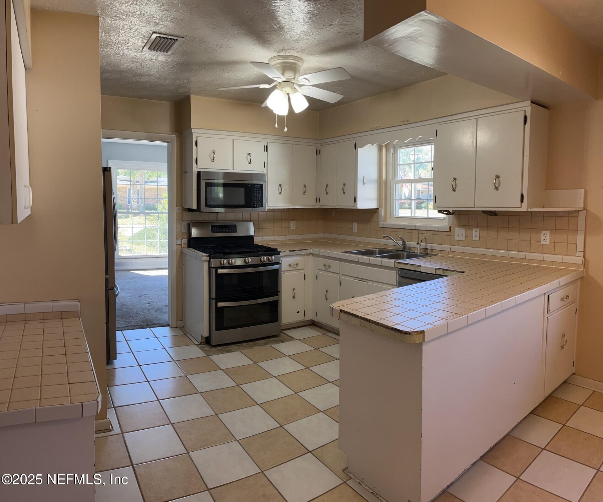6705 Diane Road Jacksonville, FL 32277 - Photo 9 of 26 Kitchen 2