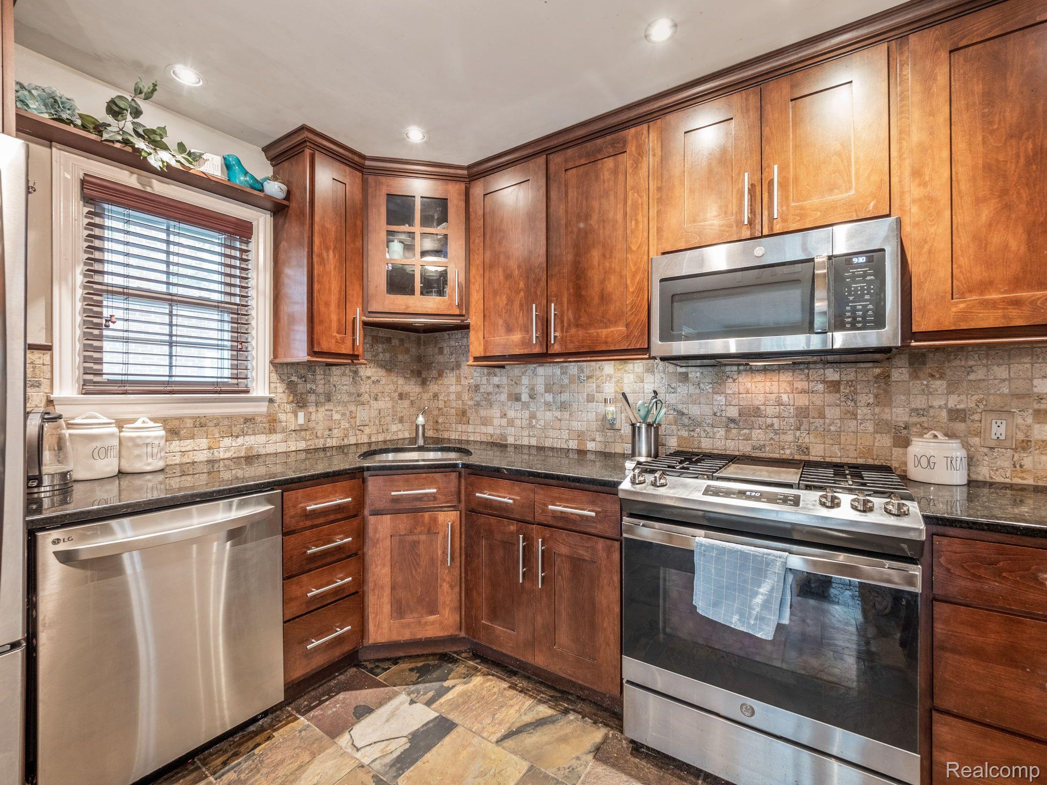 4236 Cumberland Road Berkley, MI 48072 - Photo 10 of 28 Gallery Image 10
