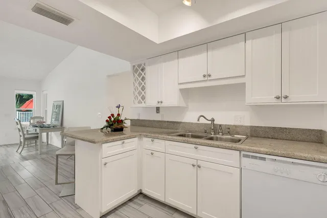 $649,000 | 3824 Southeast Fairway East, Stuart, FL 34997