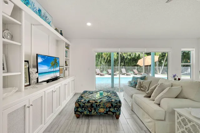 $649,000 | 3824 Southeast Fairway East, Stuart, FL 34997