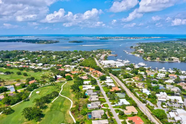 $649,000 | 3824 Southeast Fairway East, Stuart, FL 34997