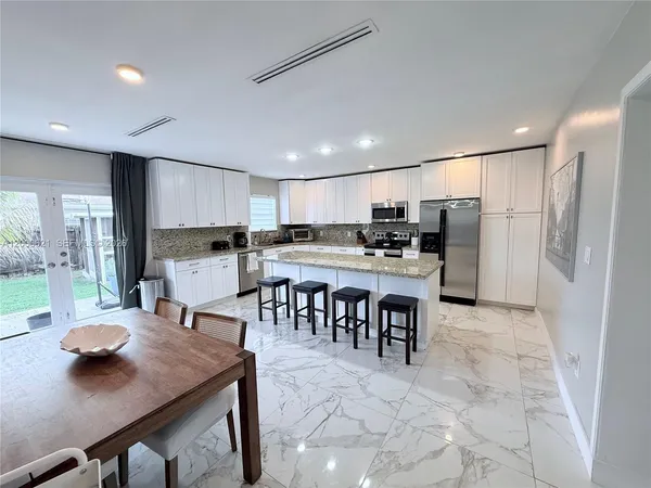 $4,999 | 11020 Southwest 42nd Terrace, Miami, FL 33165