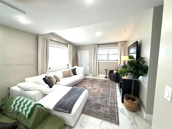 $4,999 | 11020 Southwest 42nd Terrace, Miami, FL 33165