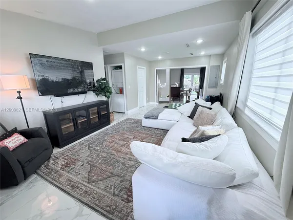 $4,999 | 11020 Southwest 42nd Terrace, Miami, FL 33165