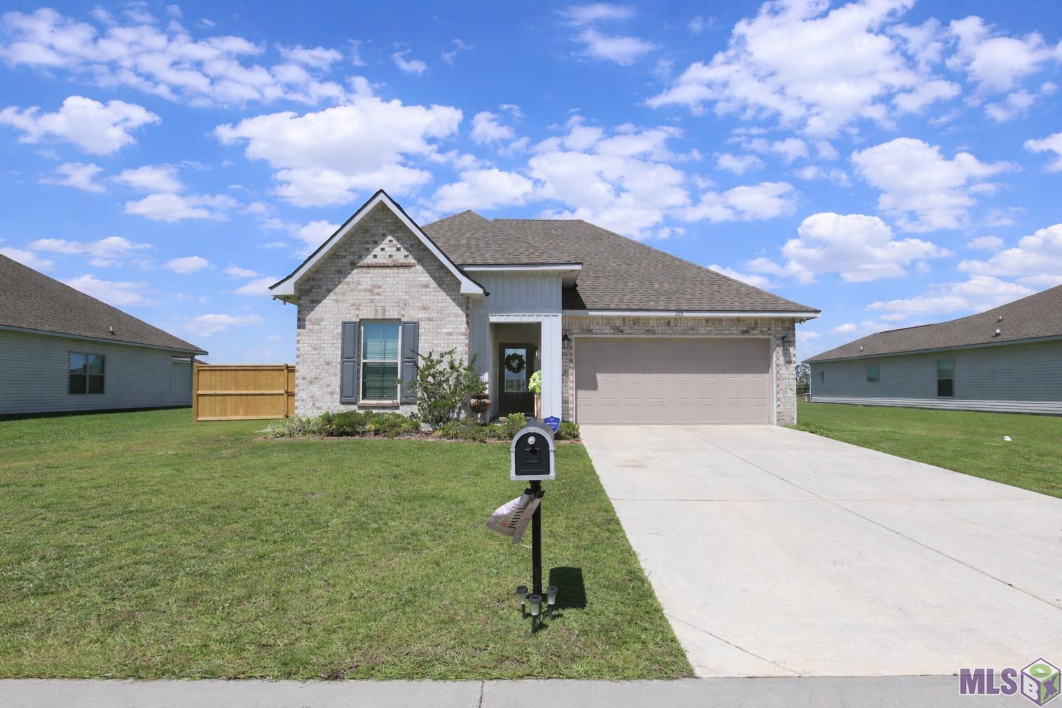 259 Shadow Pointe Road Thibodaux, LA 70301 - Photo 2 of 19