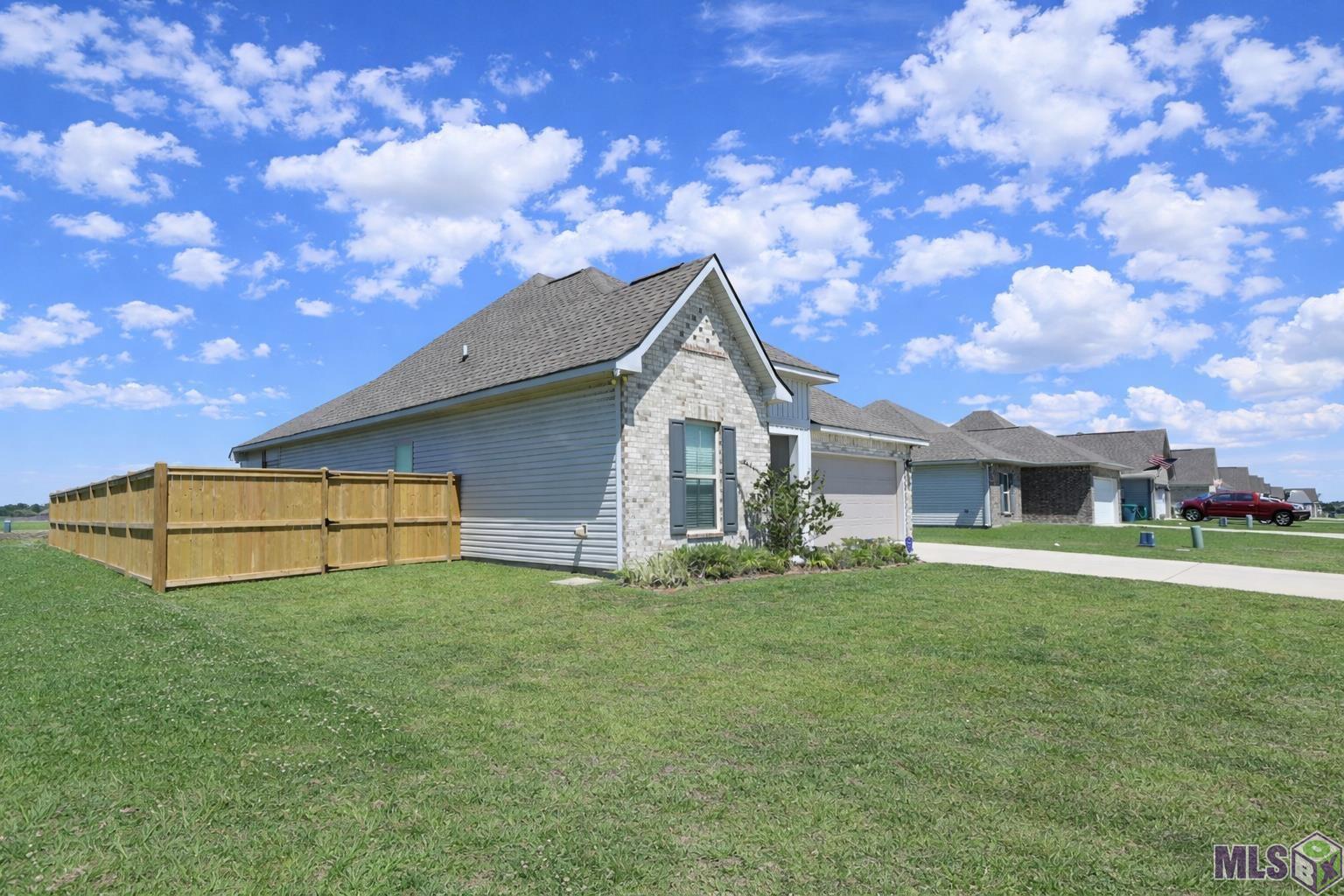 259 Shadow Pointe Road Thibodaux, LA 70301 - Photo 3 of 19