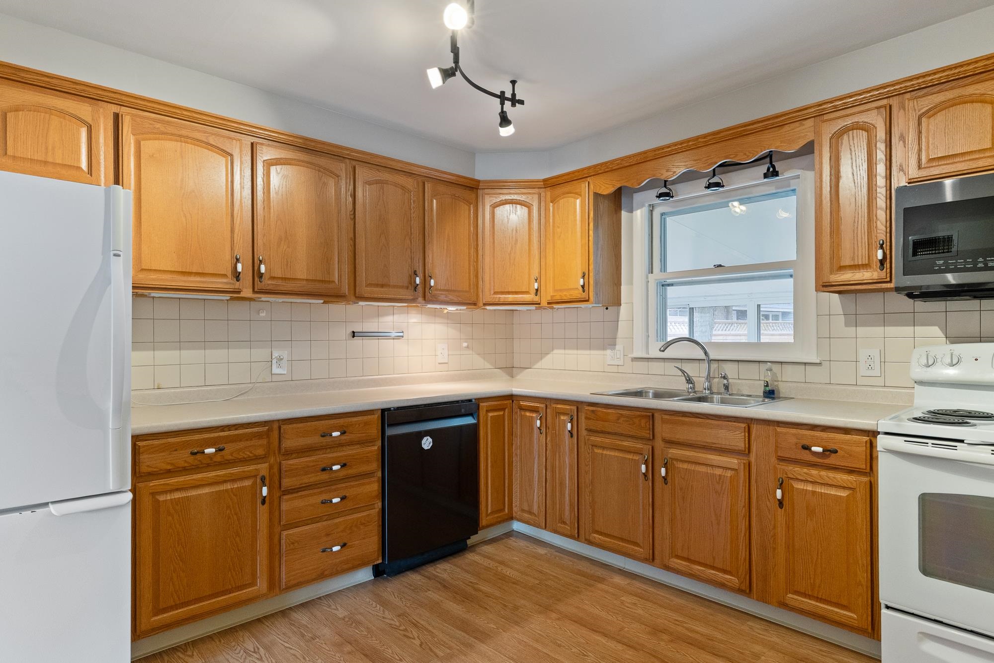 149 Shore Road Burlington, VT 05408 - Photo 5 of 35