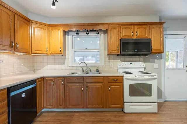 $485,000 | 149 Shore Road, Burlington, VT 05408