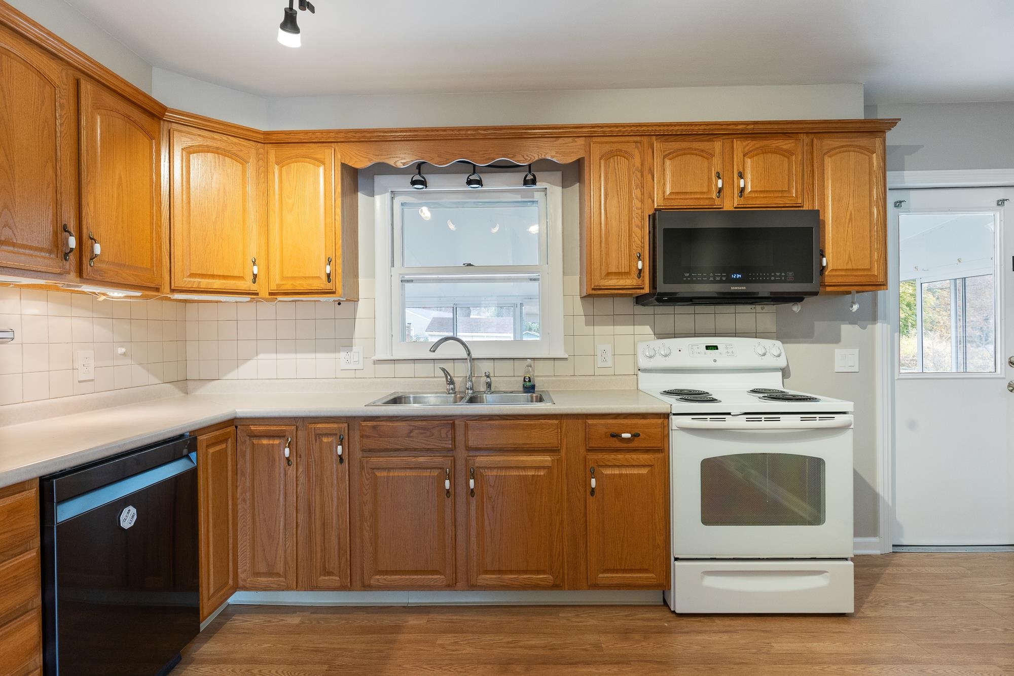 149 Shore Road Burlington, VT 05408 - Photo 6 of 35