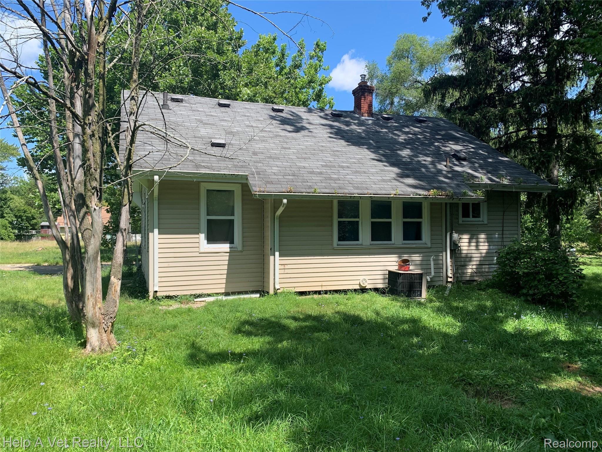2021 Mackin Road Flint, MI 48504 - Photo 5 of 6 IMG_1988.JPG