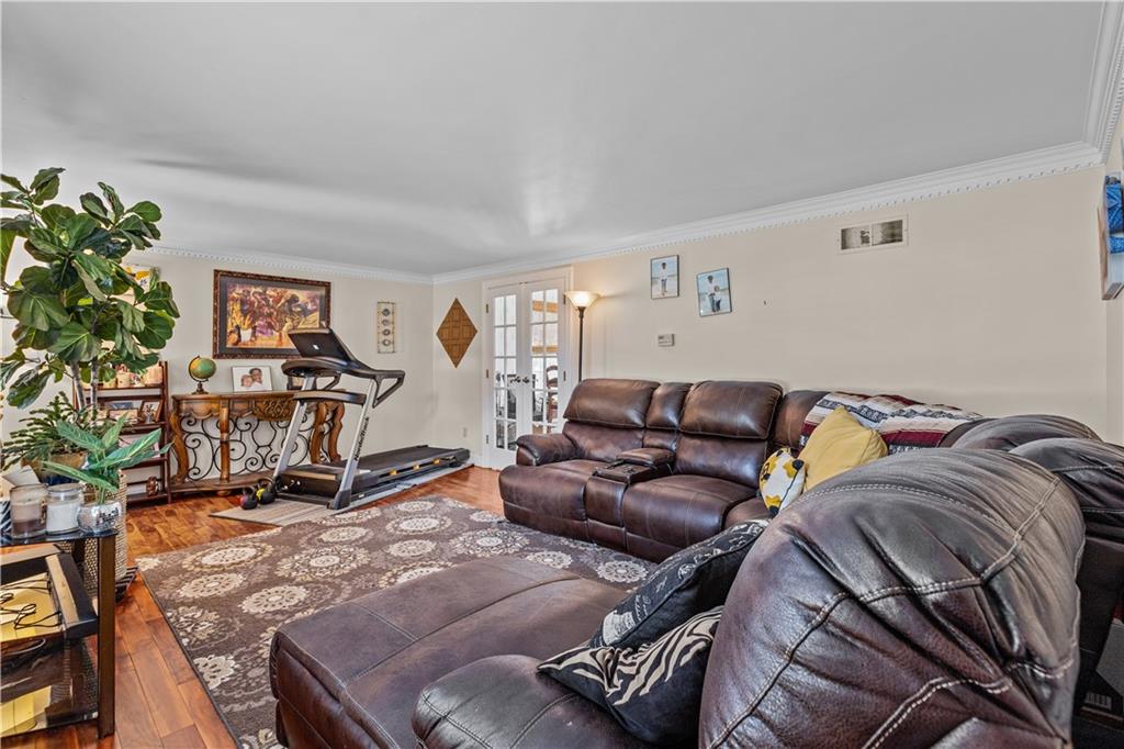 2116 Ramsey Road Monroeville, PA 15146 - Photo 15 of 28 a living room with furniture