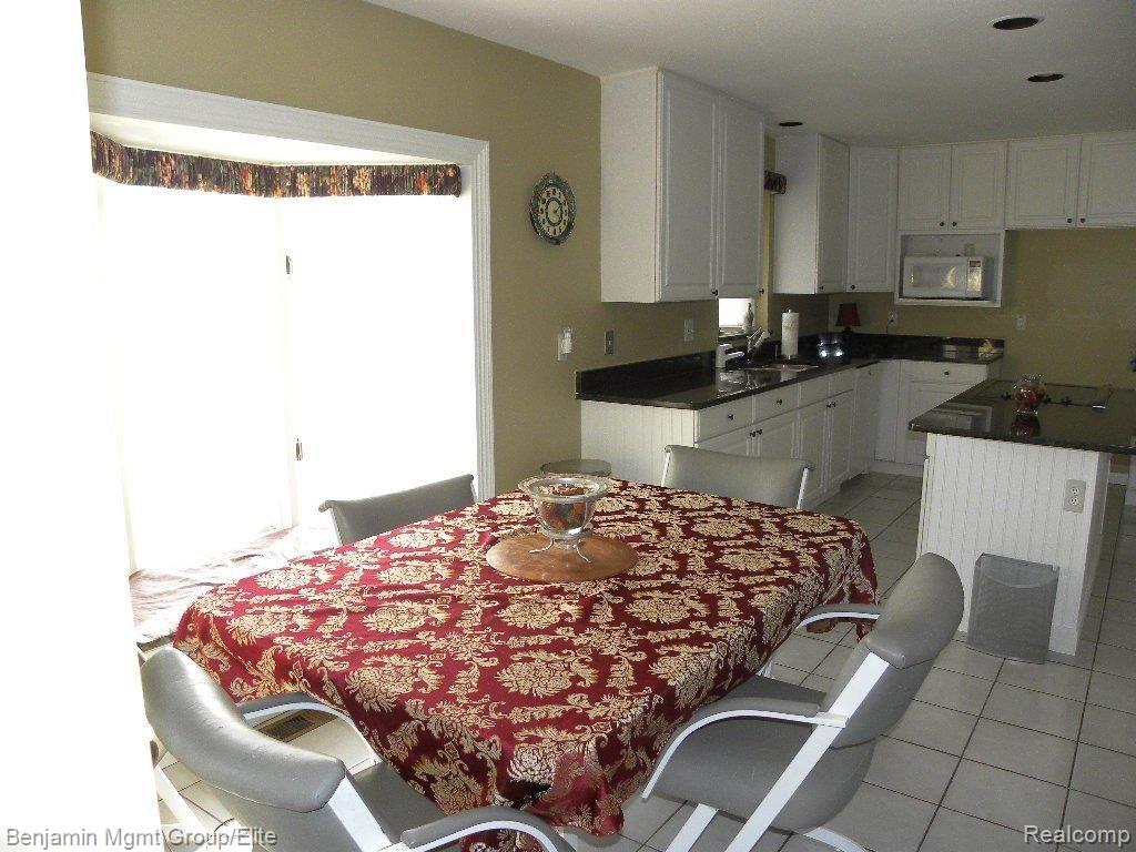 1608 Mark Hopkins Road Bloomfield Hills, MI 48302 - Photo 8 of 23 Eat-In Kitchen