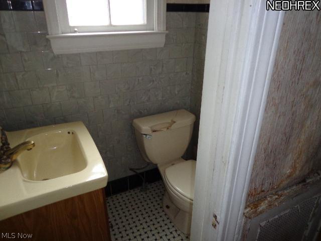 1210 Castleton Road Cleveland Heights, OH 44121 - Photo 6 of 16