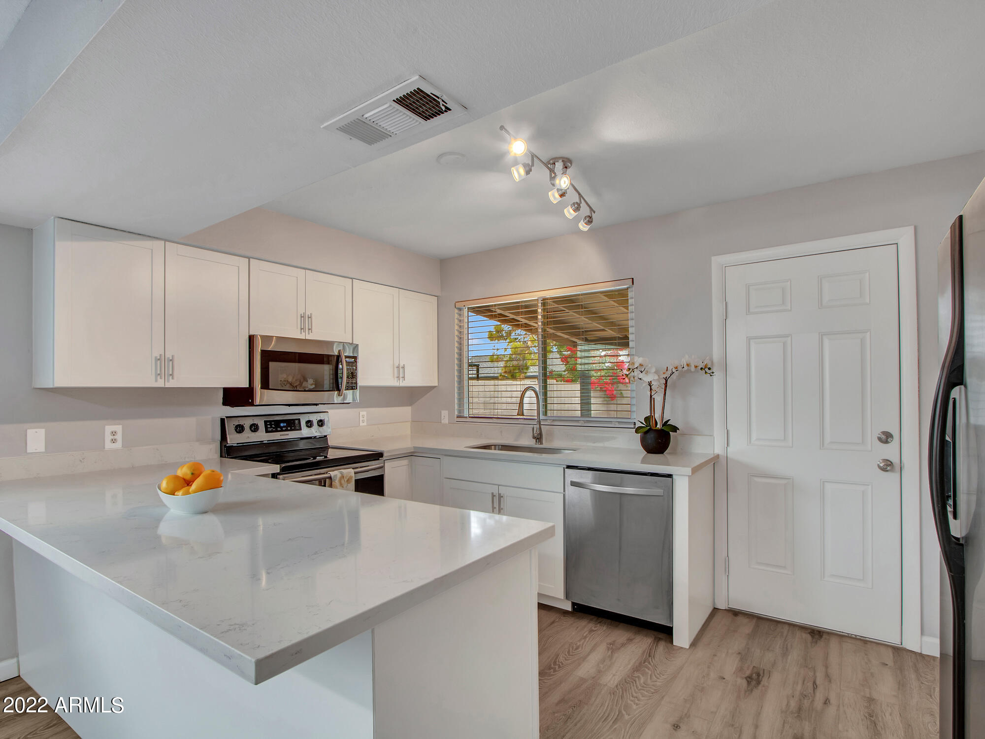 7300 West Hatcher Road Peoria, AZ 85345 - Photo 1 of 36 Dine-in Kitchen