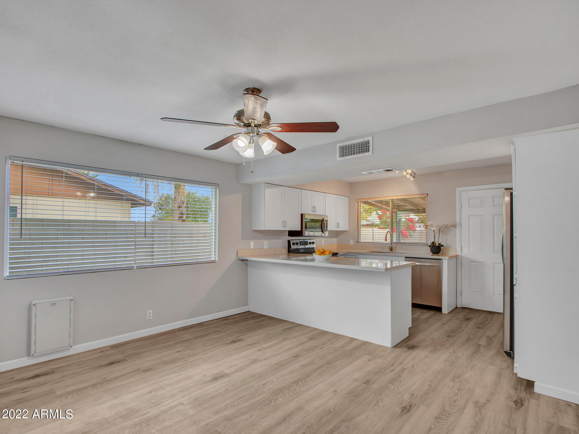 7300 West Hatcher Road Peoria, AZ 85345 - Photo 12 of 36 Dining Room
