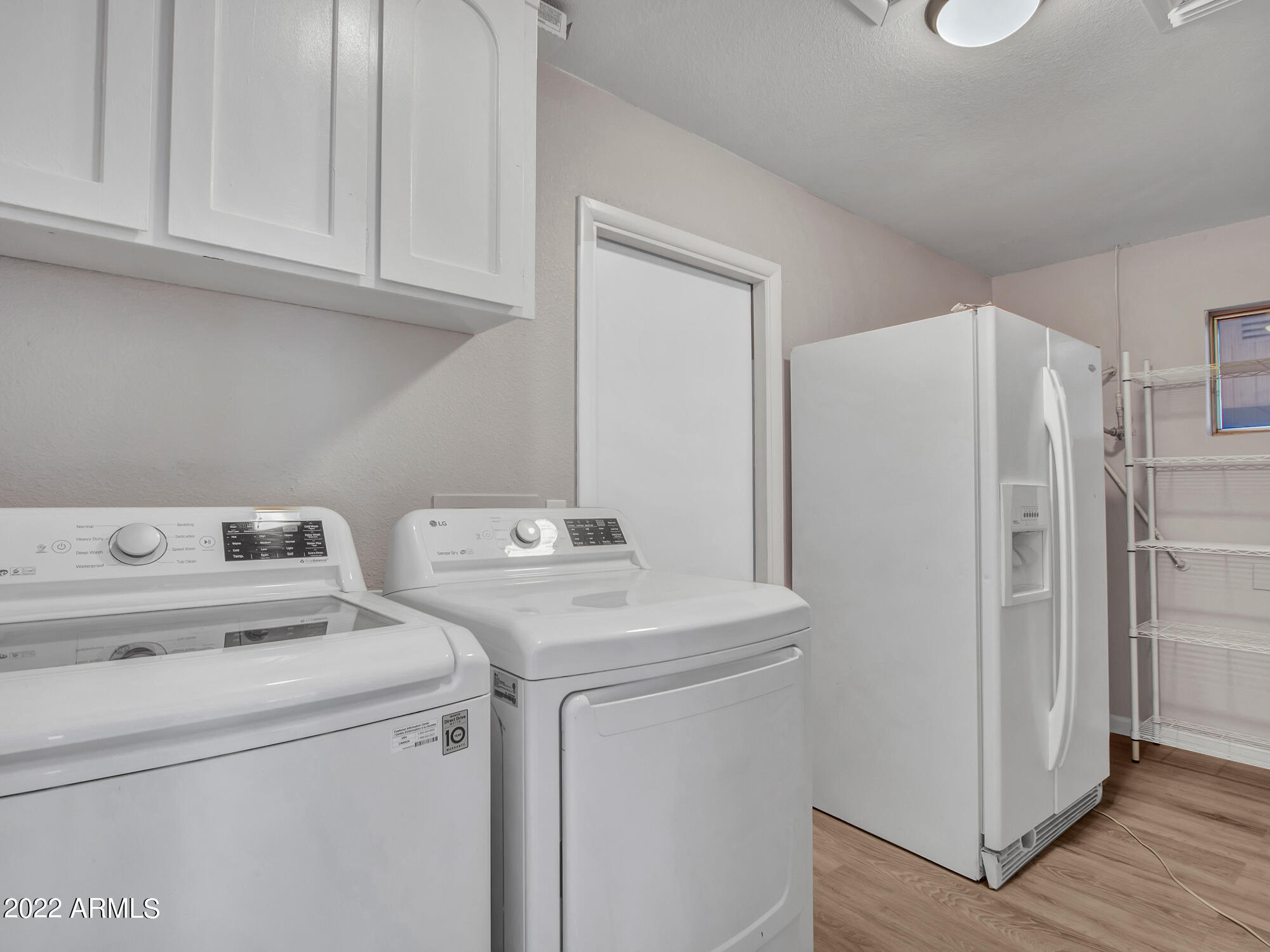 7300 West Hatcher Road Peoria, AZ 85345 - Photo 13 of 36 Laundry Room