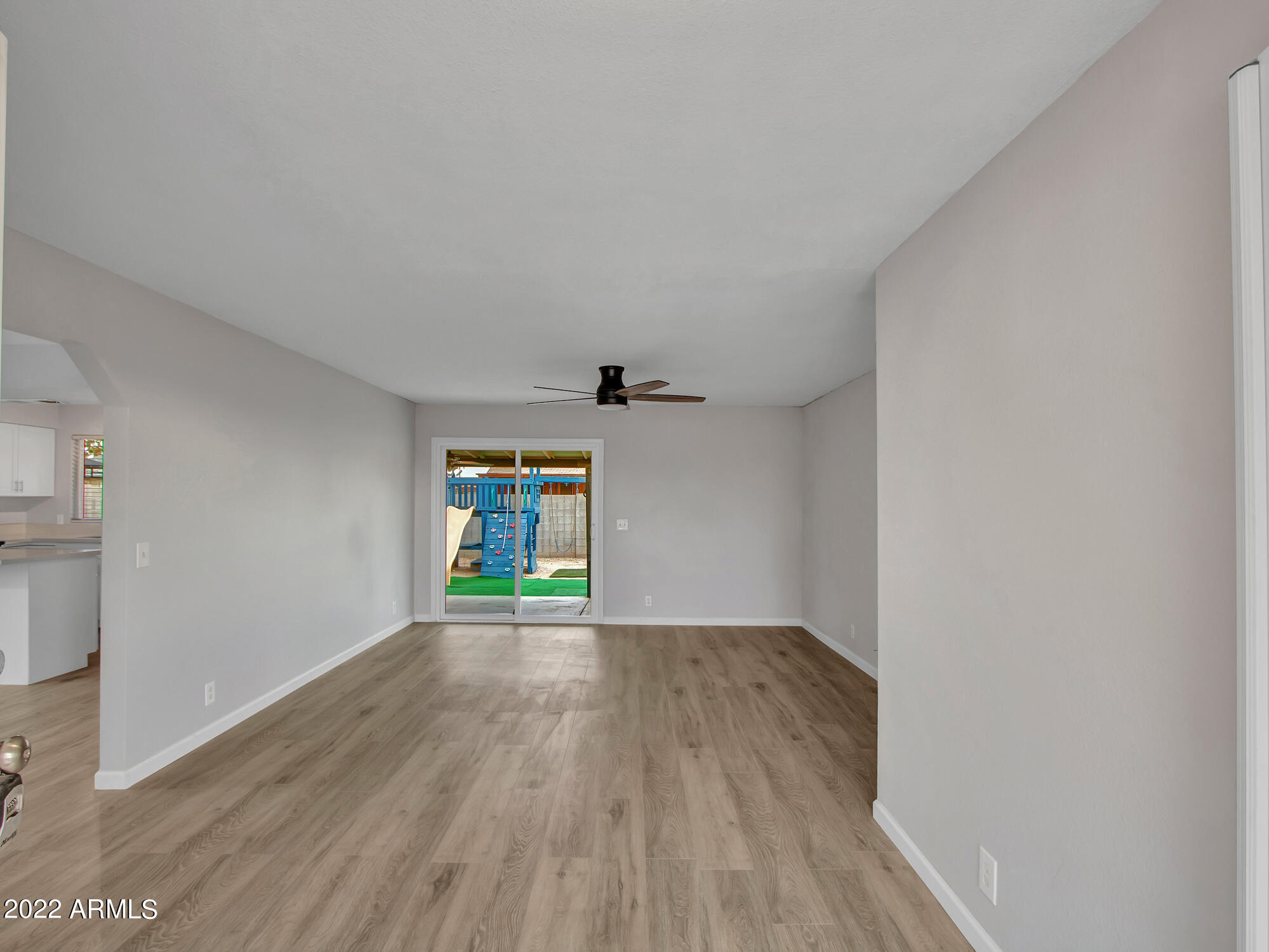 7300 West Hatcher Road Peoria, AZ 85345 - Photo 14 of 36 Living Room