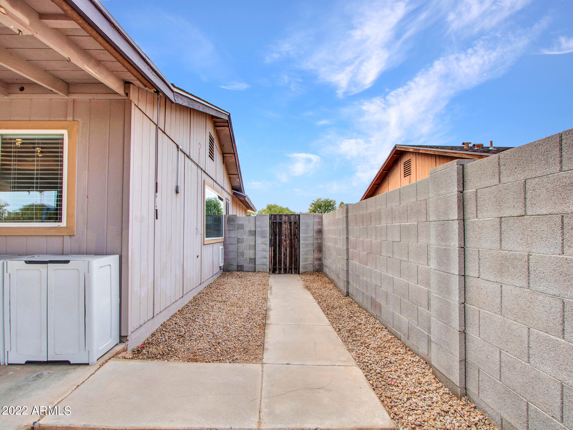 7300 West Hatcher Road Peoria, AZ 85345 - Photo 30 of 36 Side yard