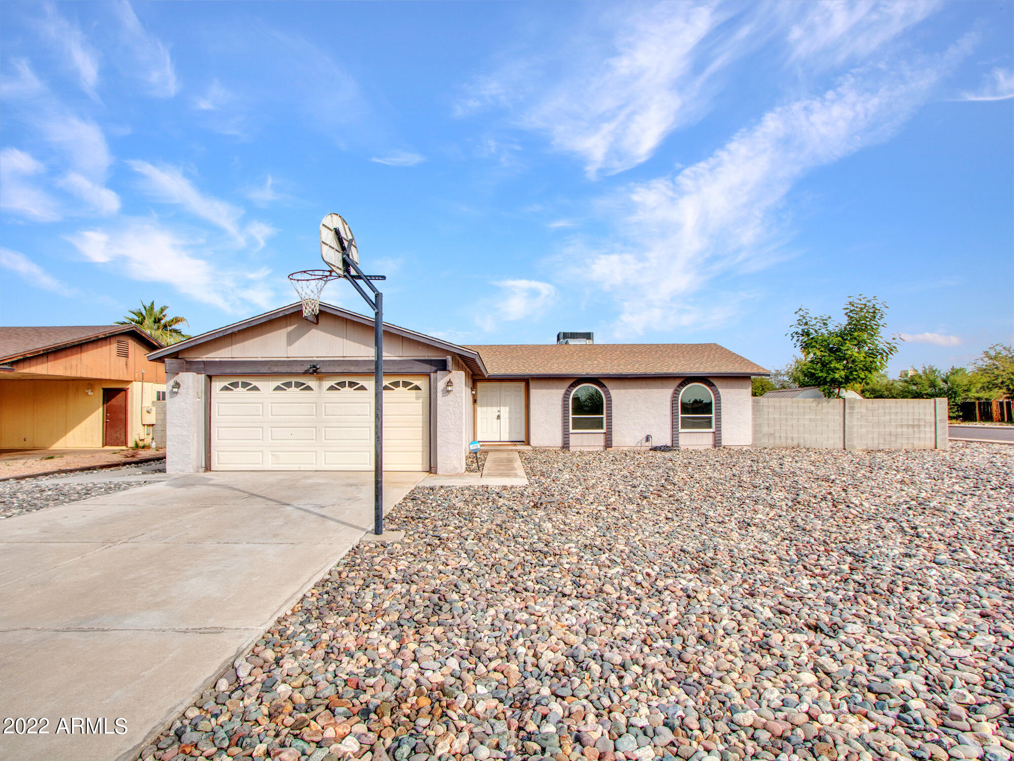 7300 West Hatcher Road Peoria, AZ 85345 - Photo 3 of 36 Front of the House