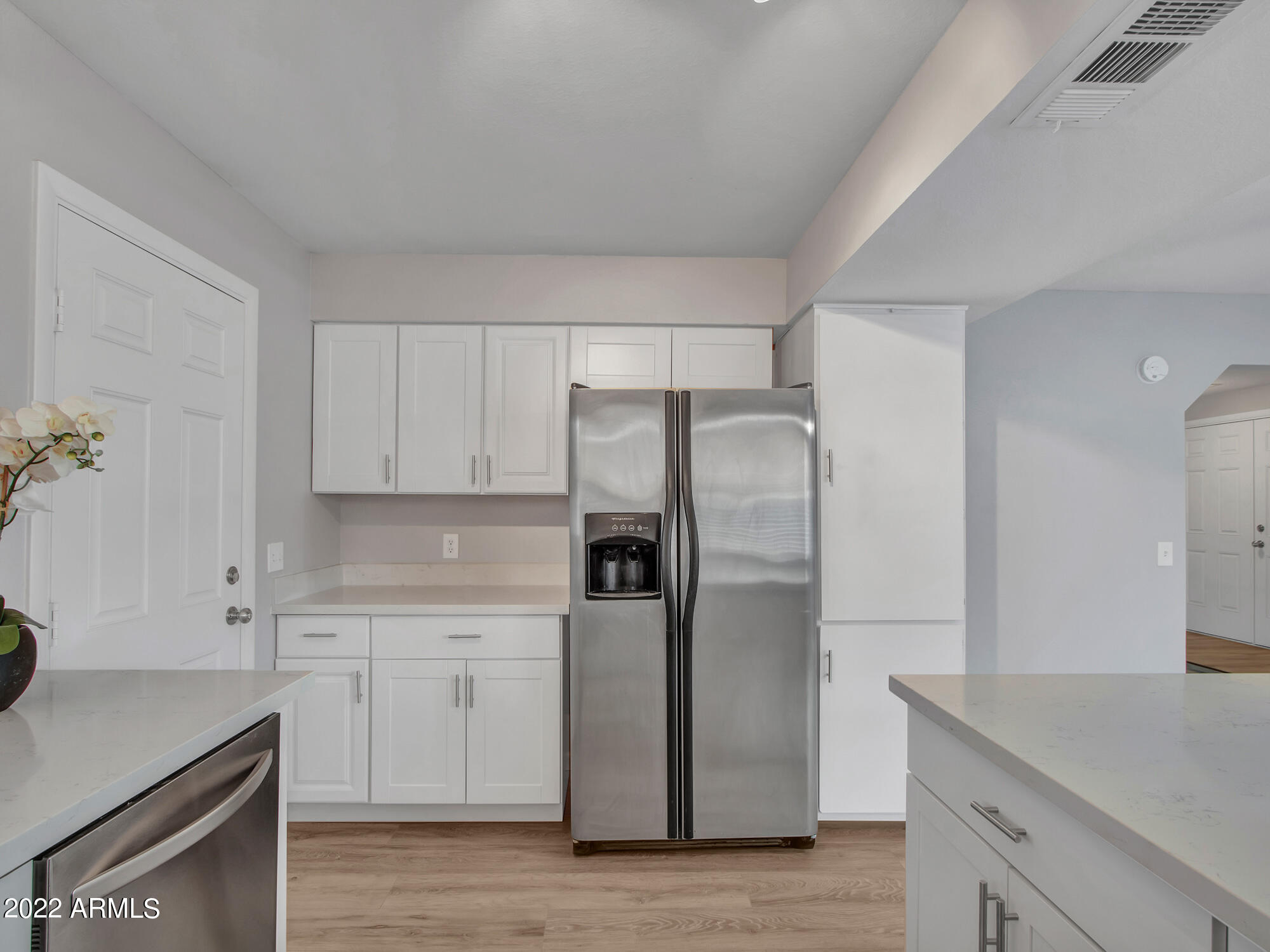 7300 West Hatcher Road Peoria, AZ 85345 - Photo 10 of 36 Kitchen