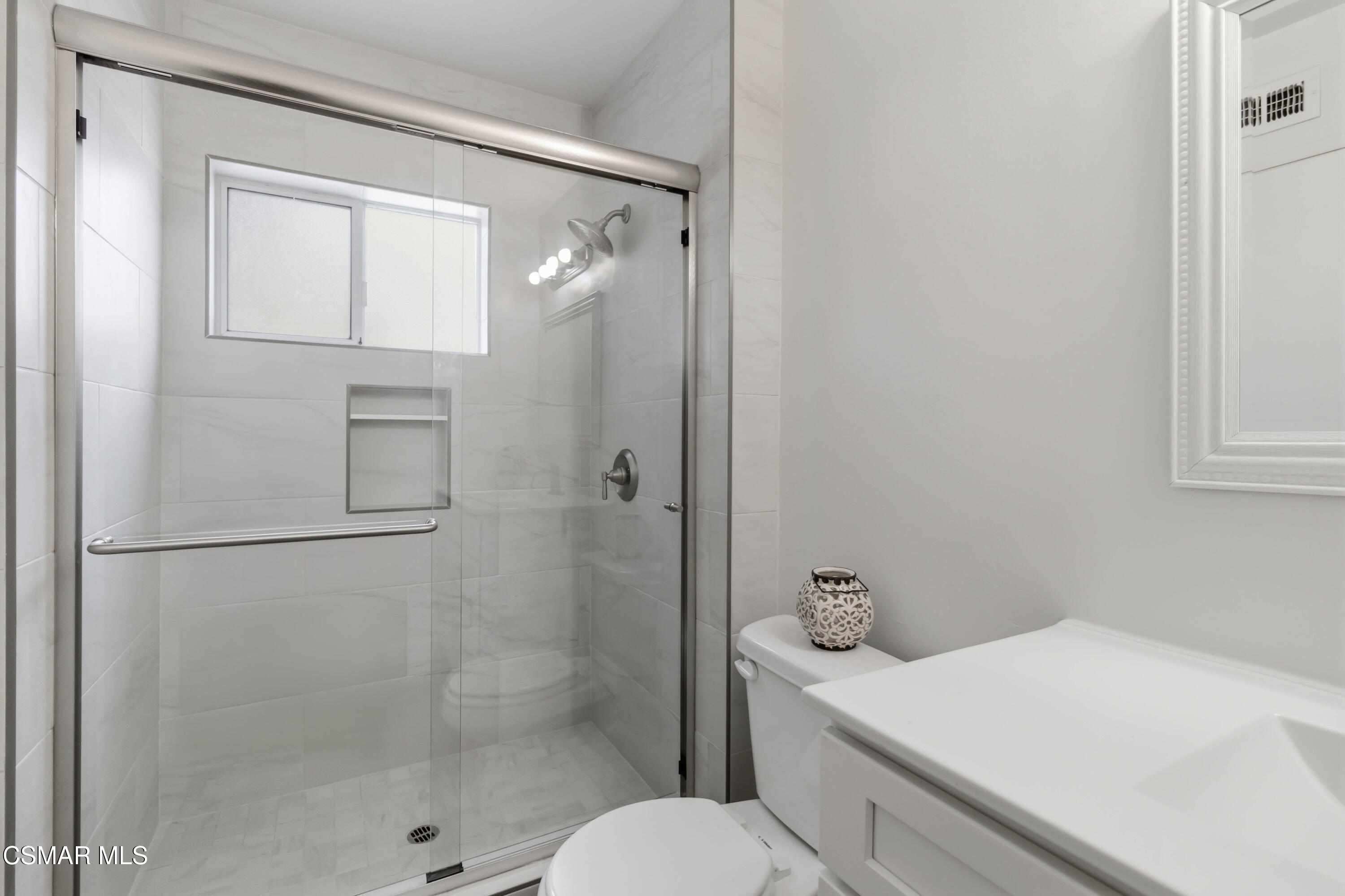 6456 Menlo Street, Unit STREET Simi Valley, CA 93063 - Photo 15 of 27 031