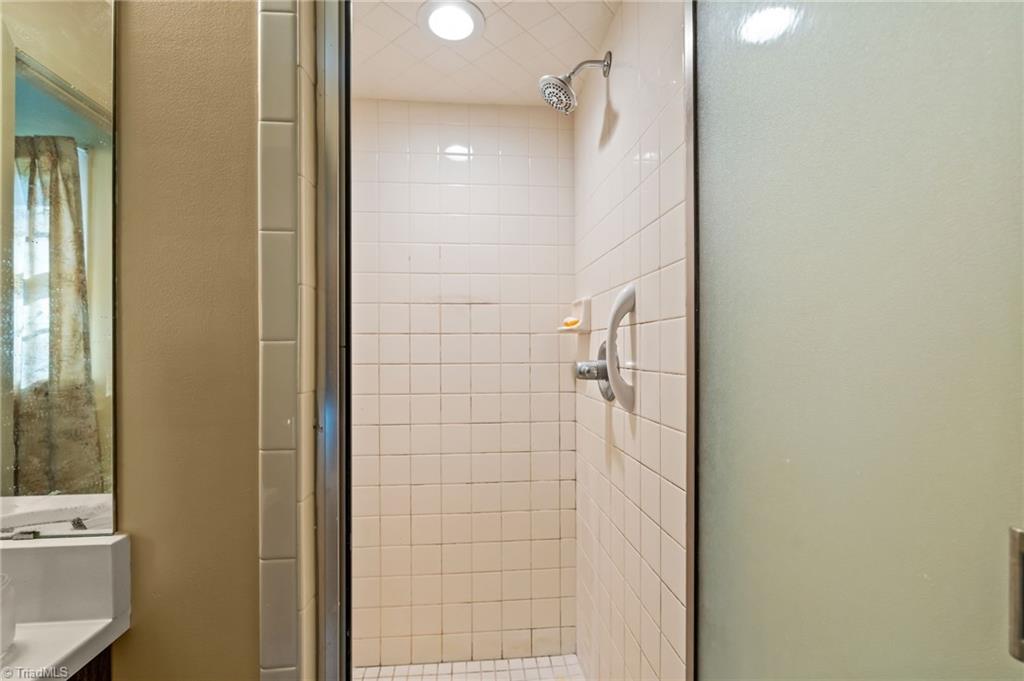 4611 Beth Road Greensboro, NC 27406 - Photo 16 of 36 Gallery Image 16
